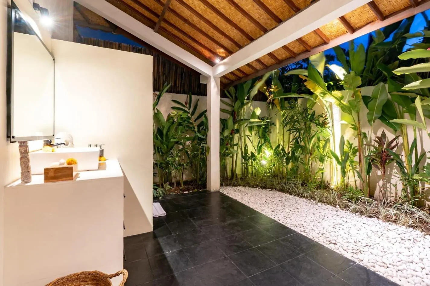 Plush And Cosy 3Bd Villa In Central Seminyak With Private Pool