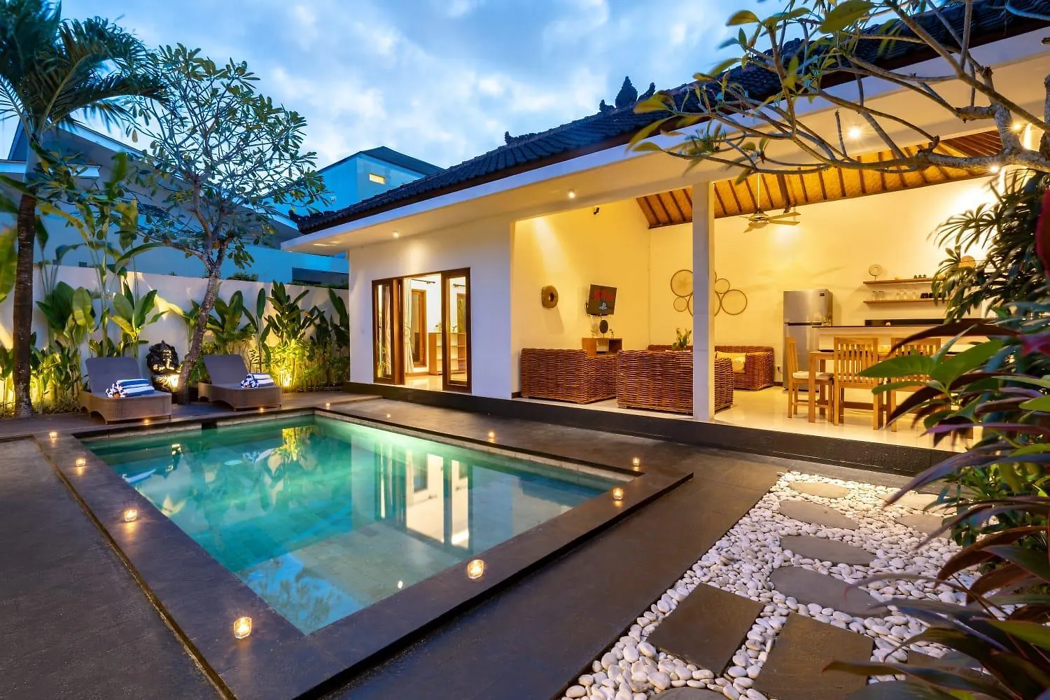 Plush And Cosy 3Bd Villa In Central Seminyak With Private Pool