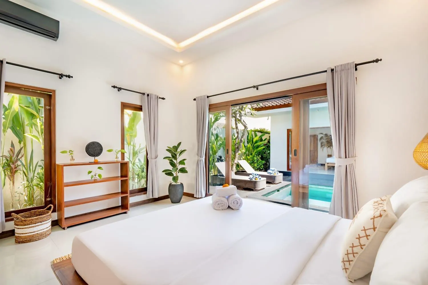 Plush And Cosy 3Bd Villa In Central Seminyak With Private Pool